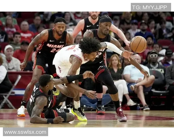 2008年火箭与骑士精彩对决回顾央视直播盛况与球星表现分析 2008年火箭与骑士精彩对决回顾央视直播盛况与球星表现分析